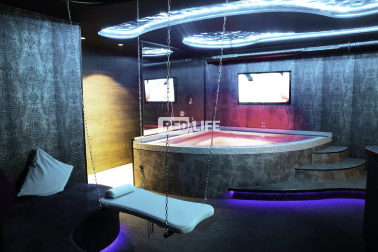 anuncios premium Maximus Nightclub muchos