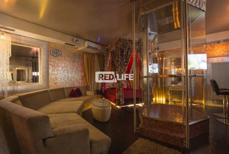 anuncios premium Maximus Nightclub muchos