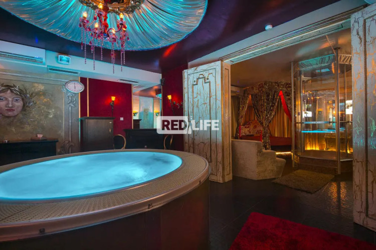 anuncios premium Maximus Nightclub muchos
