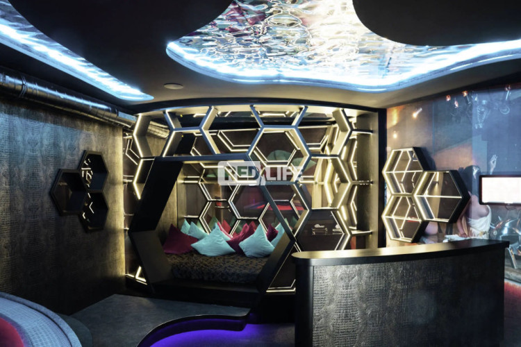 anuncios premium Maximus Nightclub muchos