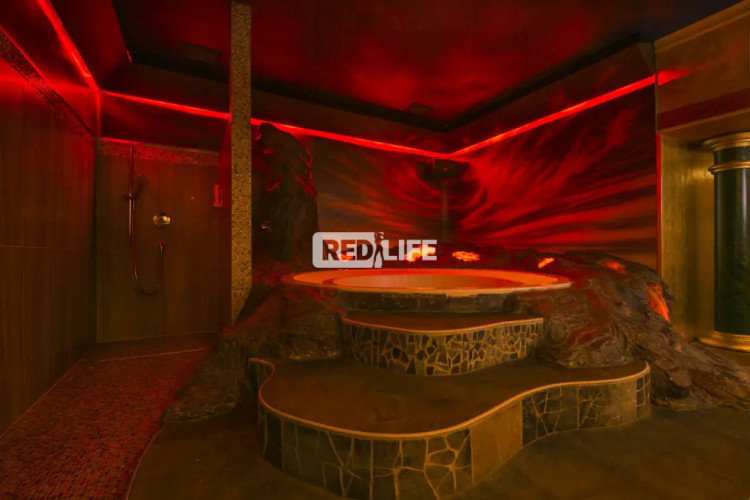 anuncios premium Maximus Nightclub muchos